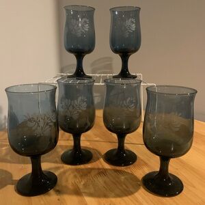 6 Pfaltzgraff York Town Blue Water/ Stem Glasses